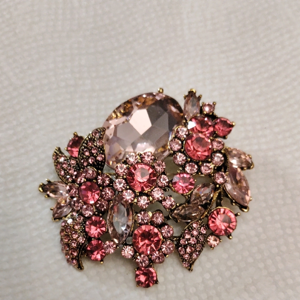 Elegant Pink Crystal Brooch/Pendant With Flowers